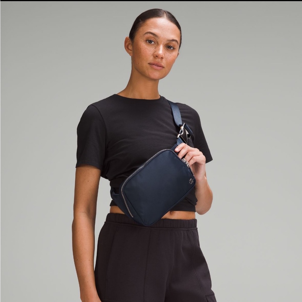 EVERYONERYWHERE BELT BAG LARGE*